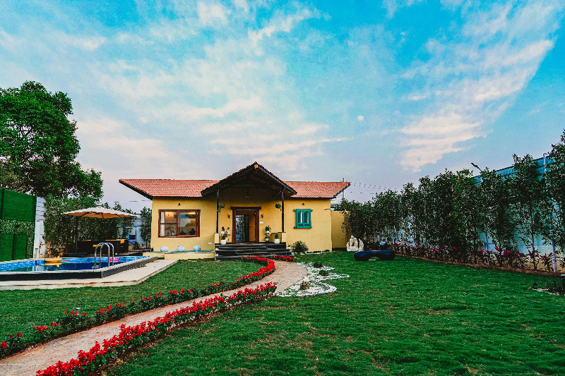 Temple Tree Farm House Kishanguda Hyderabad — pool estate with open lawn and garden on SpotLet